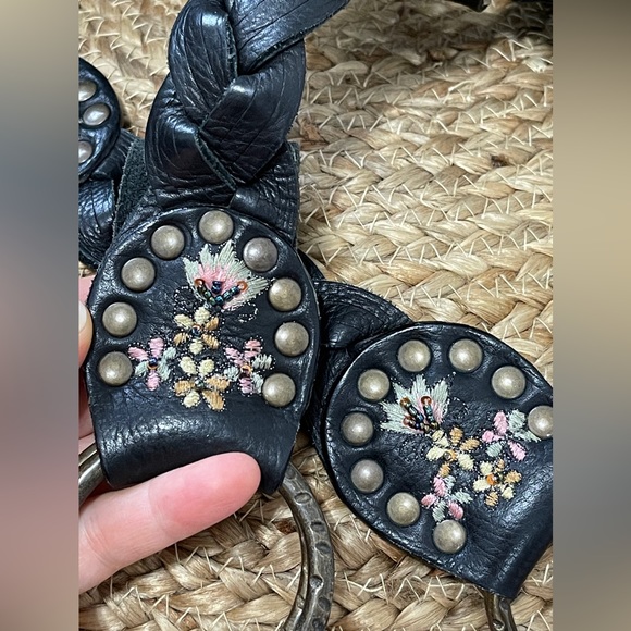 Betsy Johnson Leather Belt
C$80 Size: M/L Betsey Johnson - Picture 2 of 6